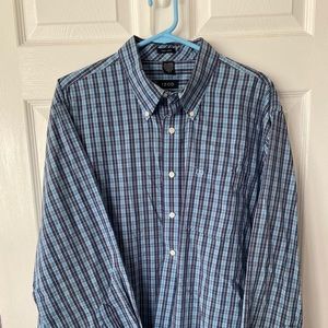 Izod- mens button down long sleeve plaid shirt, size XL. Like new